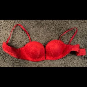 Victoria’s Secret bra. 32B.